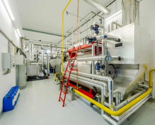 Flexibilní zdroj páry pro zpracování mléka a vytápění provozu s využitím mixu energií zemního plynu a elektrické energie.