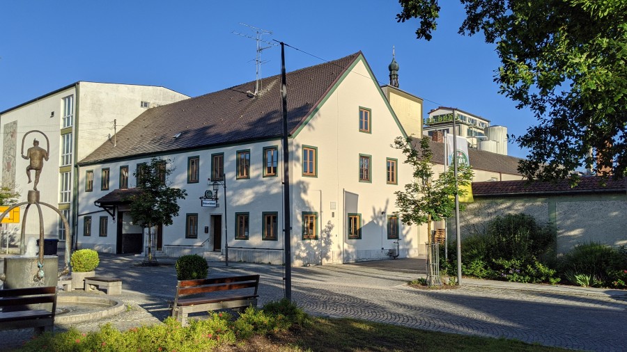 Mit einer neuen Bosch-Dampfkesselanlage erzeugt die Brauerei Erl ihre Bierspezialitäten jetzt besonders nachhaltig und umweltschonend. Mit einer neuen Bosch-Dampfkesselanlage erzeugt die Brauerei Erl ihre Bierspezialitäten jetzt besonders nachhaltig und umweltschonend.