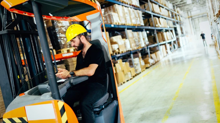 Naves logísticas e industriales