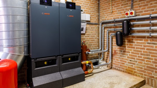 Kerk met Bosch Condens 7000WP hr-ketels