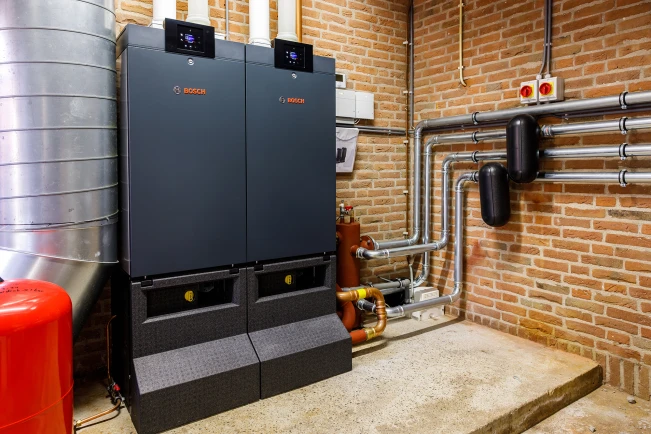 Kerk met Bosch Condens 7000WP hr-ketels